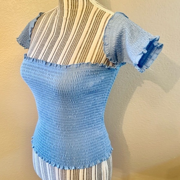 Crave Fame Crop Top Medium Pale Blue Short Sleeves Smocked Scalloped Hem - Picture 5 of 13